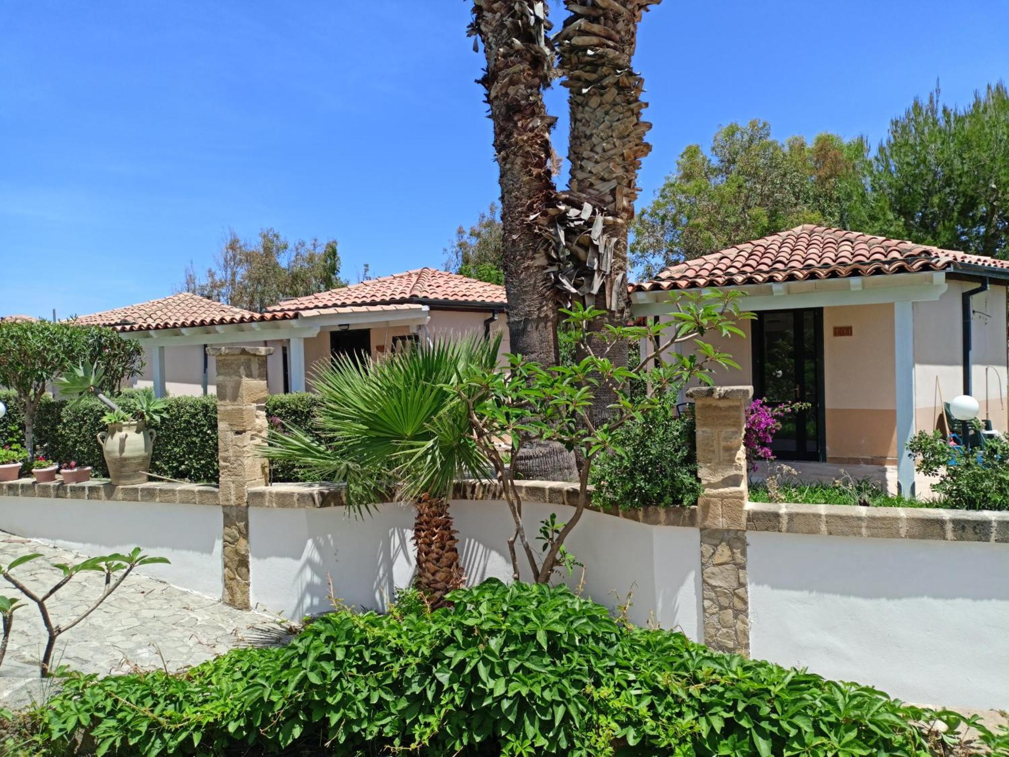 Soleada Club Aparthotel Campofelice Di Roccella Exterior photo